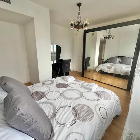 Unique Luxury Parisian Panorama High-rise By The Eiffel Tower Apartment