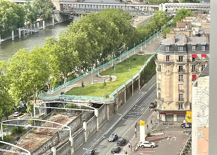 Unique Luxury Parisian Panorama High-rise By The Eiffel Tower